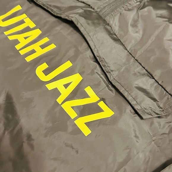 Utah Jazz NBA Ultra Game Windbreaker Runaway Black w/Yellow Lettering Size M - Picture 9 of 11